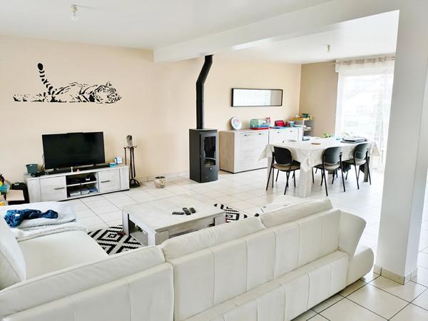 Maison Ecommoy 98 m² - 3 chambres- Jardin et garage
