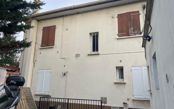 Immeuble à vendre    18 pièces • 191,53 m2 Saint-Maur-des-Fossés