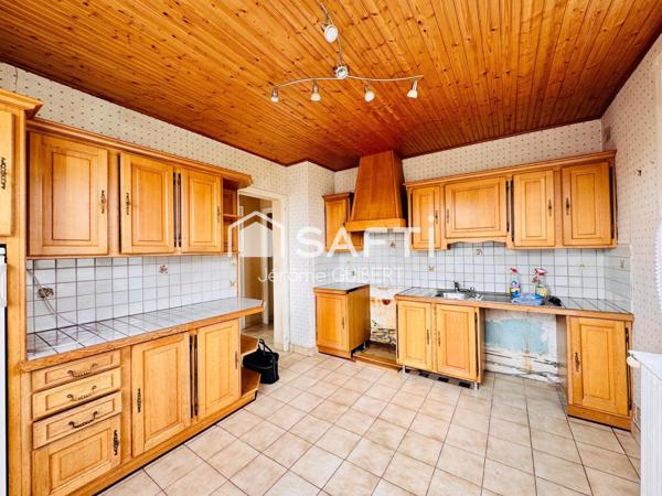 MAISON CENTRE-VILLE BRESSUIRE 127 M2