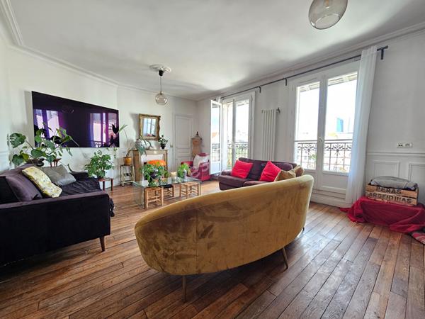 PUTEAUX: Hyper-Centre Ville, Appartement de 4 pièces de 101m² en Carrez e t 130m² au sol, avec balconnets et cave