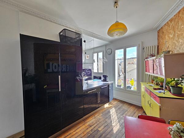 PUTEAUX: Hyper-Centre Ville, Appartement de 4 pièces de 101m² en Carrez e t 130m² au sol, avec balconnets et cave