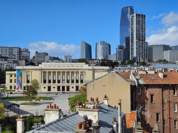 PUTEAUX: Hyper-Centre Ville, Appartement de 4 pièces de 101m² en Carrez e t 130m² au sol, avec balconnets et cave
