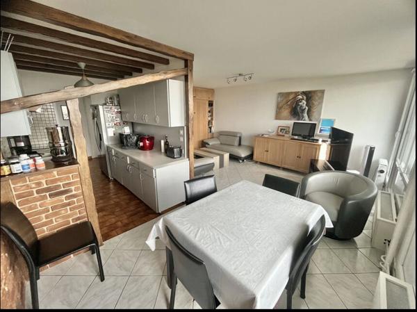 À vendre : Appartement lumineux de 3 pièces avec vue panoramique sur Paris à Bagnolet !