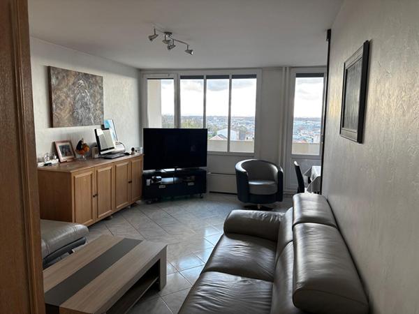 À vendre : Appartement lumineux de 3 pièces avec vue panoramique sur Paris à Bagnolet !