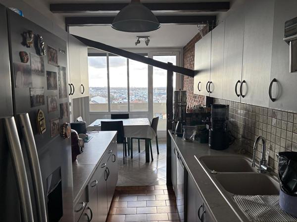À vendre : Appartement lumineux de 3 pièces avec vue panoramique sur Paris à Bagnolet !