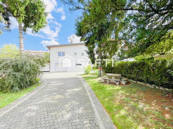 Belle propriété au style californien avec piscine sur parcelle de 1 022 m² à Rombas