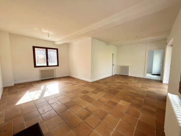 Maison à louer |  Couze-et-St-Front |  3 pièces | 124 m²