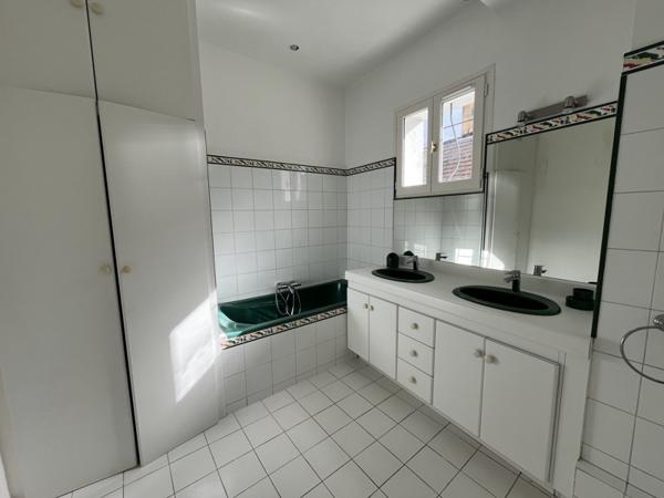 Maison à louer |  Couze-et-St-Front |  3 pièces | 124 m²