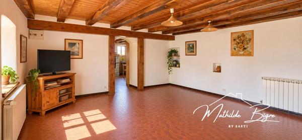 Jolie maison en pierre, dépendances et potentiel !