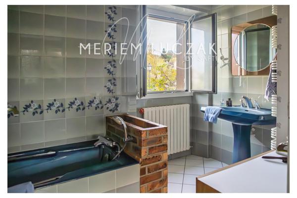 ? Ancienne bâtisse pleine de charme – 155 m² – Grand terrain