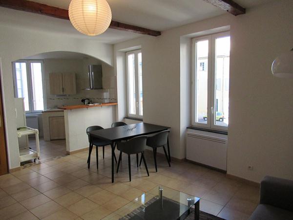 11100 NARBONNE SECTEUR HALLES: SPACIEUX APPARTEMENT T2