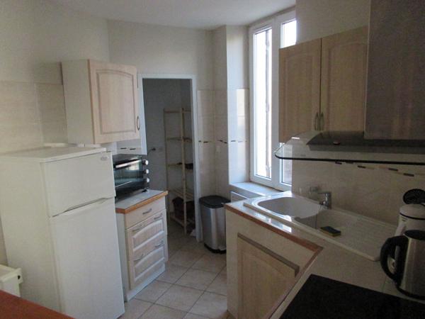 11100 NARBONNE SECTEUR HALLES: SPACIEUX APPARTEMENT T2