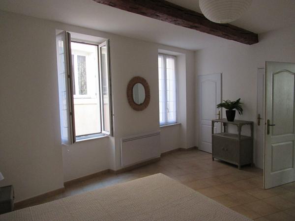 11100 NARBONNE SECTEUR HALLES: SPACIEUX APPARTEMENT T2
