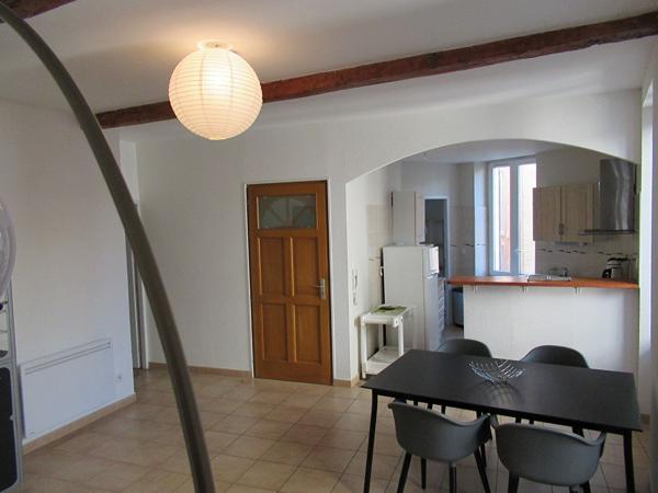 11100 NARBONNE SECTEUR HALLES: SPACIEUX APPARTEMENT T2