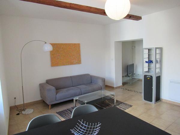 11100 NARBONNE SECTEUR HALLES: SPACIEUX APPARTEMENT T2