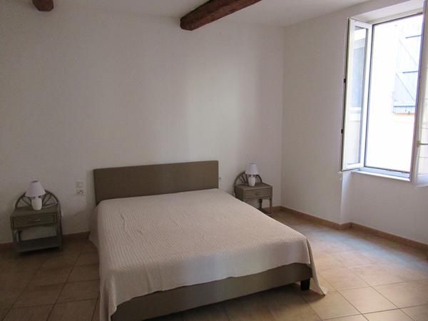 11100 NARBONNE SECTEUR HALLES: SPACIEUX APPARTEMENT T2