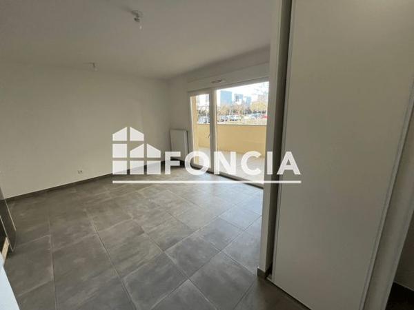 Location Appartement 2 pièces 36.49 m² - 246 AVENUE DE LA REPUBLIQUE - RESIDENCE URBANIA Villefontaine 38090