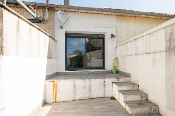 Maison à vendre |  Semussac |  2 pièces | 73 m²