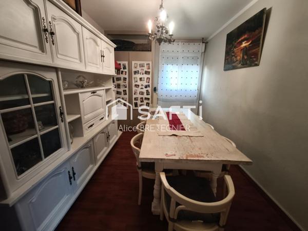 Appartement lumineux de 85m2 au deuxième étage.