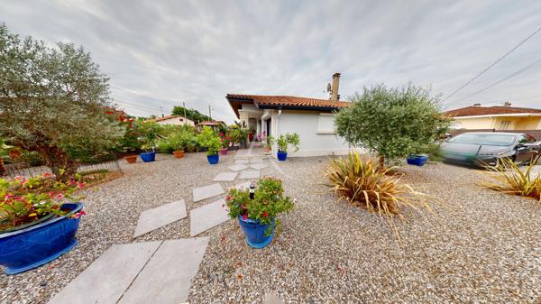 Villeneuve-de-Marsan ? Maison de plain-pied rénovée avec piscine et jacuzzi