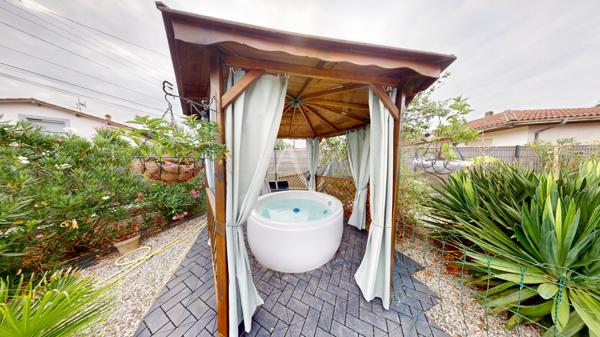 Villeneuve-de-Marsan ? Maison de plain-pied rénovée avec piscine et jacuzzi