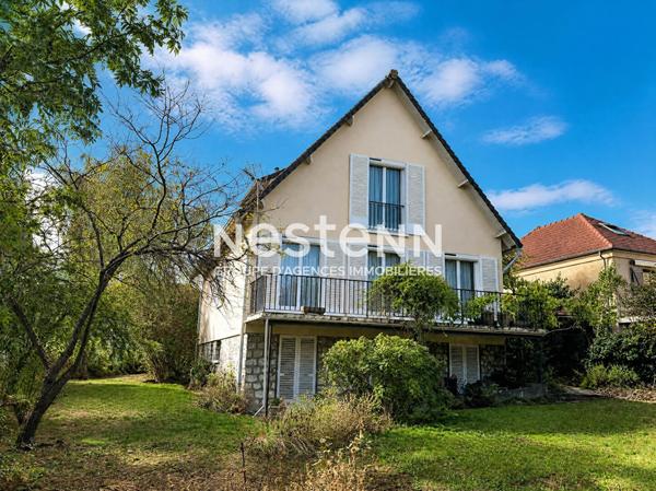 NESTENN IGNY  Maison familiale 7 pièces de 172m² sur 1061 m² de terrain à deux pas de place de la Ferme, de ces commerces, écoles, bus et ligne V et des axes routiers Proche du Plateau de Saclay et du pôle de Vélizy.