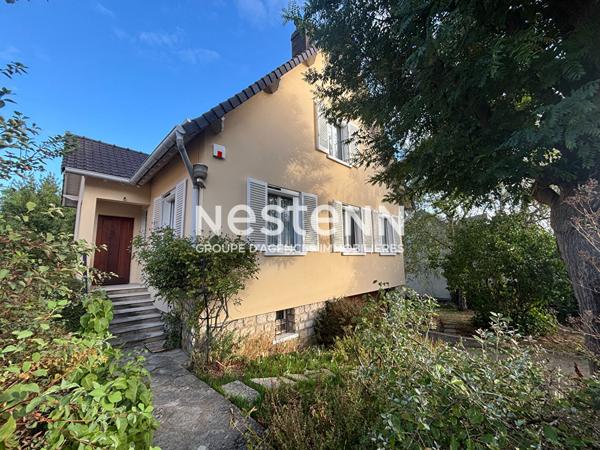 NESTENN IGNY  Maison familiale 7 pièces de 172m² sur 1061 m² de terrain à deux pas de place de la Ferme, de ces commerces, écoles, bus et ligne V et des axes routiers Proche du Plateau de Saclay et du pôle de Vélizy.