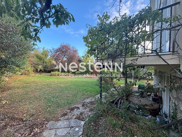 NESTENN IGNY  Maison familiale 7 pièces de 172m² sur 1061 m² de terrain à deux pas de place de la Ferme, de ces commerces, écoles, bus et ligne V et des axes routiers Proche du Plateau de Saclay et du pôle de Vélizy.