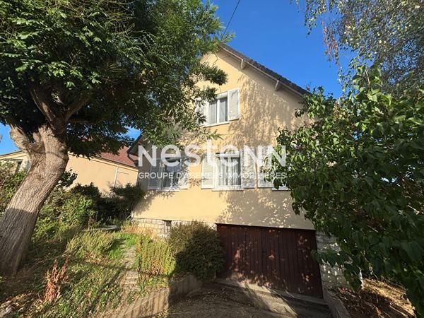 NESTENN IGNY  Maison familiale 7 pièces de 172m² sur 1061 m² de terrain à deux pas de place de la Ferme, de ces commerces, écoles, bus et ligne V et des axes routiers Proche du Plateau de Saclay et du pôle de Vélizy.