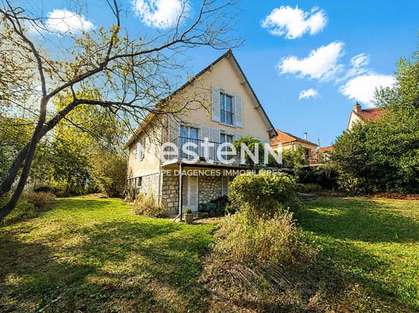NESTENN IGNY  Maison familiale 7 pièces de 172m² sur 1061 m² de terrain à deux pas de place de la Ferme, de ces commerces, écoles, bus et ligne V et des axes routiers Proche du Plateau de Saclay et du pôle de Vélizy.
