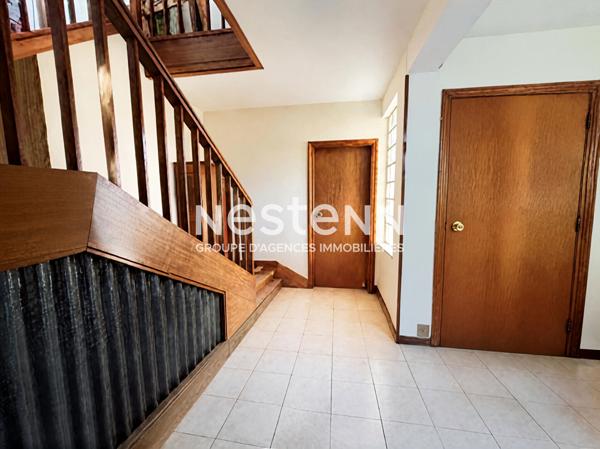 NESTENN IGNY  Maison familiale 7 pièces de 172m² sur 1061 m² de terrain à deux pas de place de la Ferme, de ces commerces, écoles, bus et ligne V et des axes routiers Proche du Plateau de Saclay et du pôle de Vélizy.