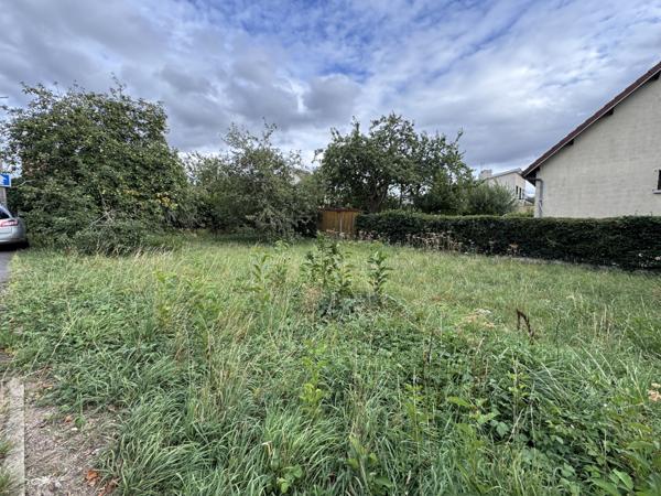Saintry-sur-Seine (91250) Terrain Constructible 902m2 - Secteur pavillonnaire