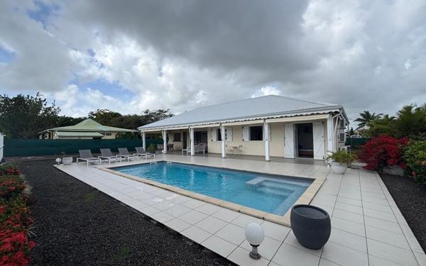 Maison à louer    4 pièces •  Saint-François