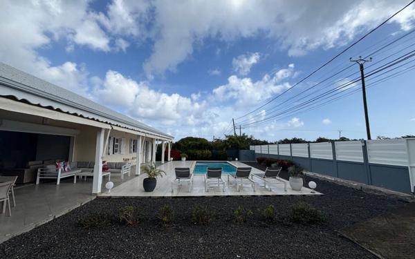 Maison à louer    4 pièces •  Saint-François