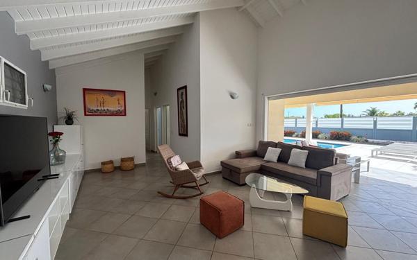 Maison à louer    4 pièces •  Saint-François