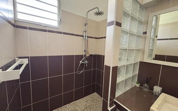 Maison à louer    4 pièces •  Saint-François