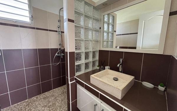 Maison à louer    4 pièces •  Saint-François