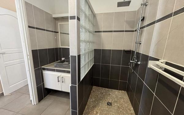 Maison à louer    4 pièces •  Saint-François