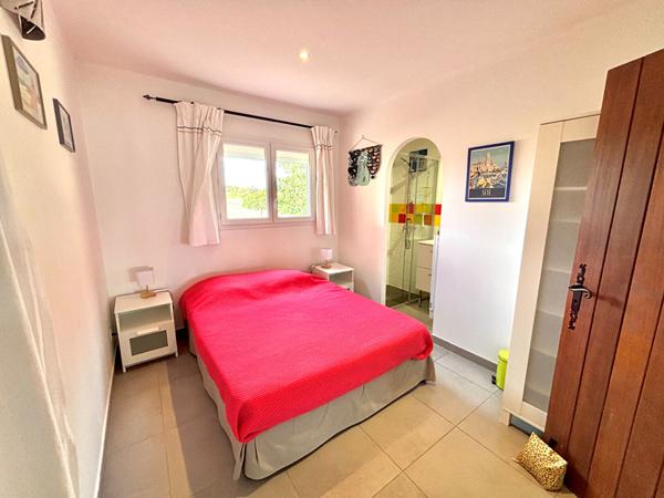 BOUZIGUES, Maison avec écurie et vue étang de Thau