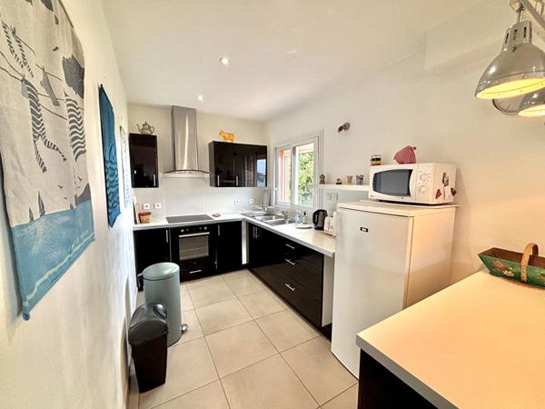 BOUZIGUES, Maison avec écurie et vue étang de Thau