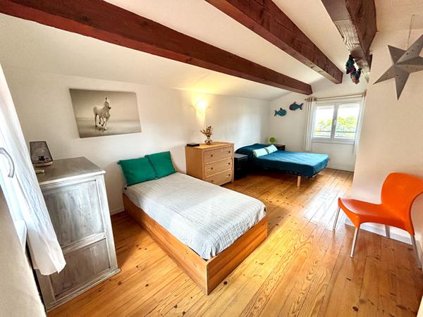 BOUZIGUES, Maison avec écurie et vue étang de Thau