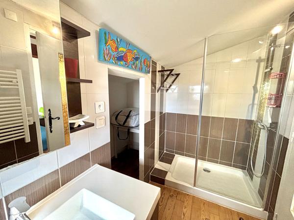 BOUZIGUES, Maison avec écurie et vue étang de Thau