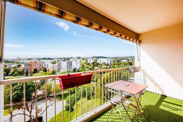 11-12ème/ Appartement/ Terrasse