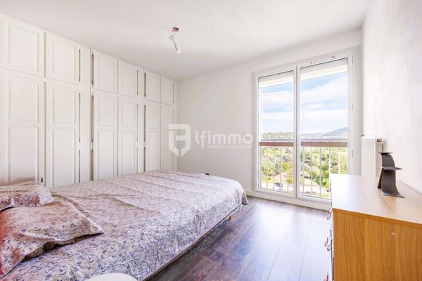 11-12ème/ Appartement/ Terrasse