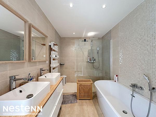 Maison de village rénovée avec terrasse tropézienne 140 m² , Prestations haut de gamme