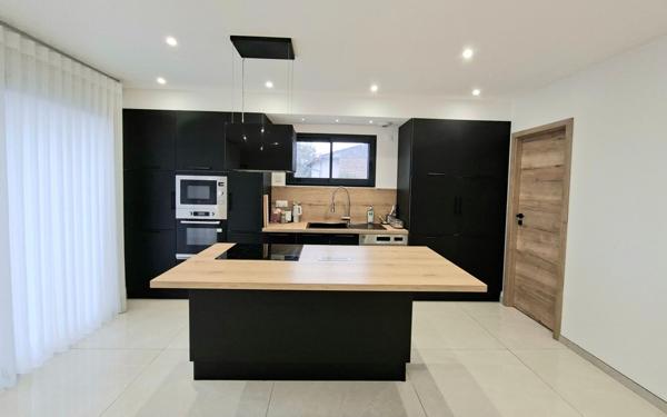 Maison à vendre    4 pièces • 111 m2 Saint-Étienne-du-Bois