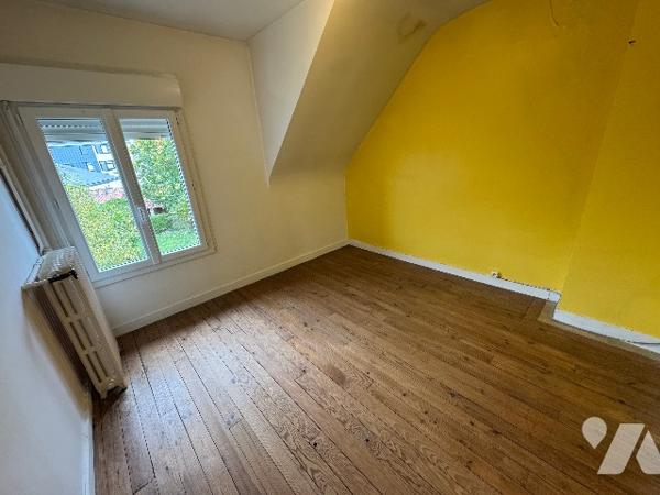 Maison d'habitation située à ALENCON (93m²) - 5 pièces avec terrain.