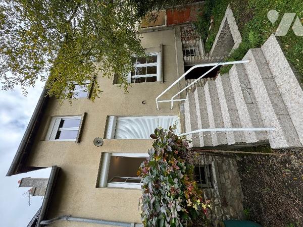 Maison d'habitation située à ALENCON (93m²) - 5 pièces avec terrain.