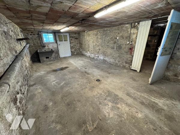 Maison d'habitation située à ALENCON (93m²) - 5 pièces avec terrain.