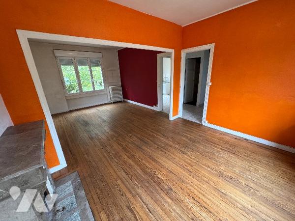 Maison d'habitation située à ALENCON (93m²) - 5 pièces avec terrain.